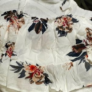 ❤ 3/$25 Off shoulder crop top